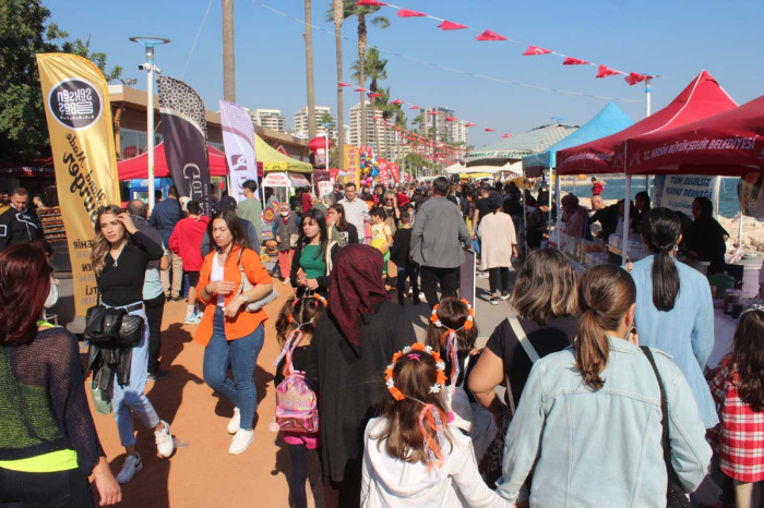 8. MERSİN ULUSLARARASI NARENCİYE FESYİVALİ BAŞLADI