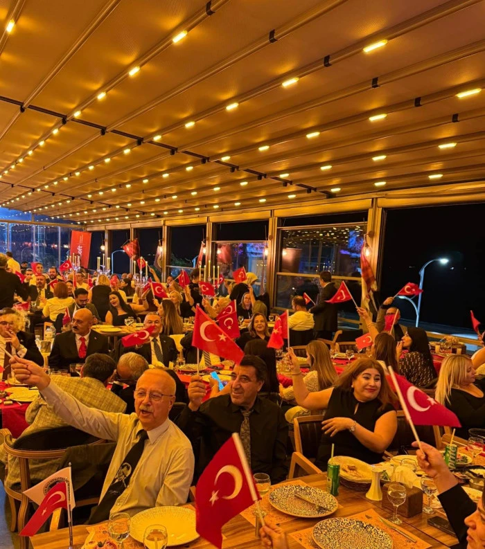 Mersin SMMMO'nun Cumhuriyet Balosunda Coşkulu Kutlama