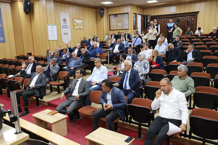 Akdeniz Belediye Meclisinde borçlanma oy çokluğu ile kabul edildi.