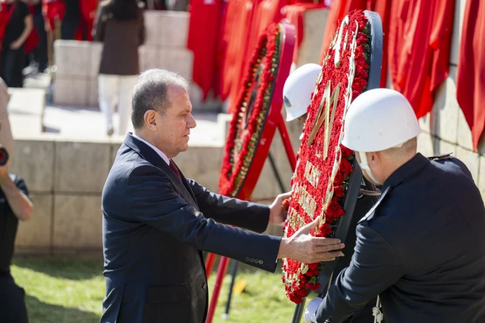 Başkan Seçer, Mersinlilerle ‘Bayrak Yürüyüşü’nde Buluştu