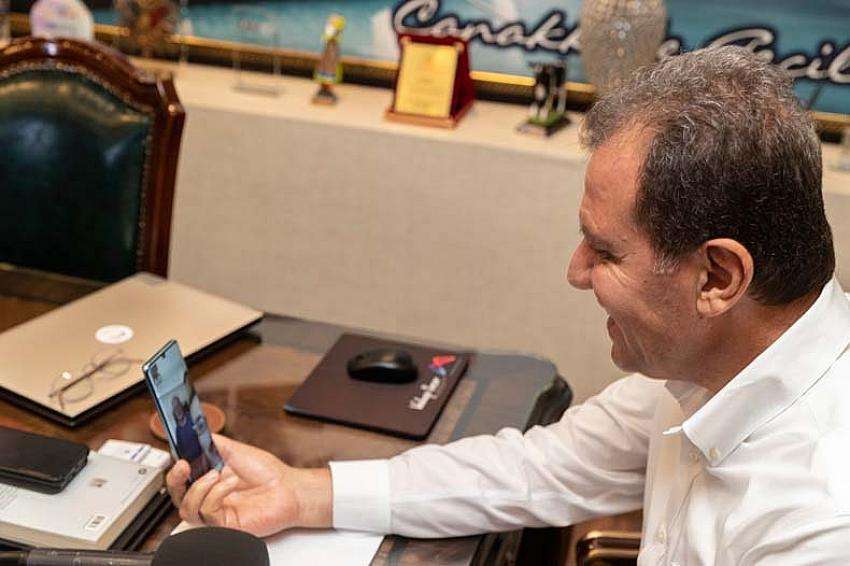 Seçer, Sınav Öncesinde Engelli Gence Moral Verdi