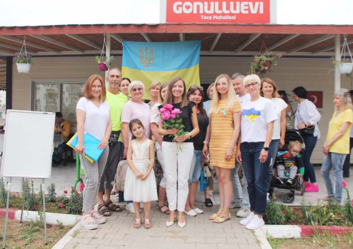 Mezitli’de yaşayan Ukraynalılar Gönüllü Evinde Türkçe Öğreniyor