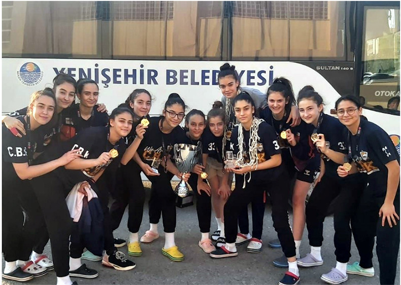 Bir sezonda Yenişehir’e üç Türkiye kupası 