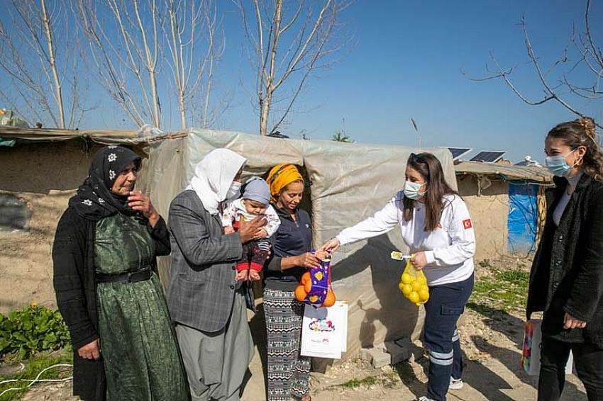 Büyükşehirden, Mevsimlik Tarım İşçilerine Hijyen Kiti Ve Narenciye Paketi 