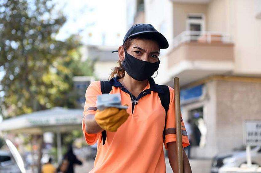 Bulduğu Parayı Karakola Teslim Etti