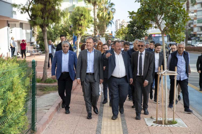Başkan Seçer, Yenişehir Nevit Kodallı Caddesi Esnafını Ziyaret Etti