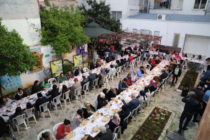 Gültak, Onkobüs Hizmeti Alan Vatandaşlarla İftarda Buluştu