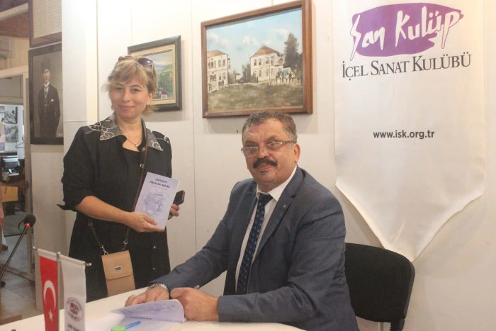 Fatih Alkar'ın ‘Tartalım Ablalar Abiler’ kitabının imza günü gerçekleştirildi