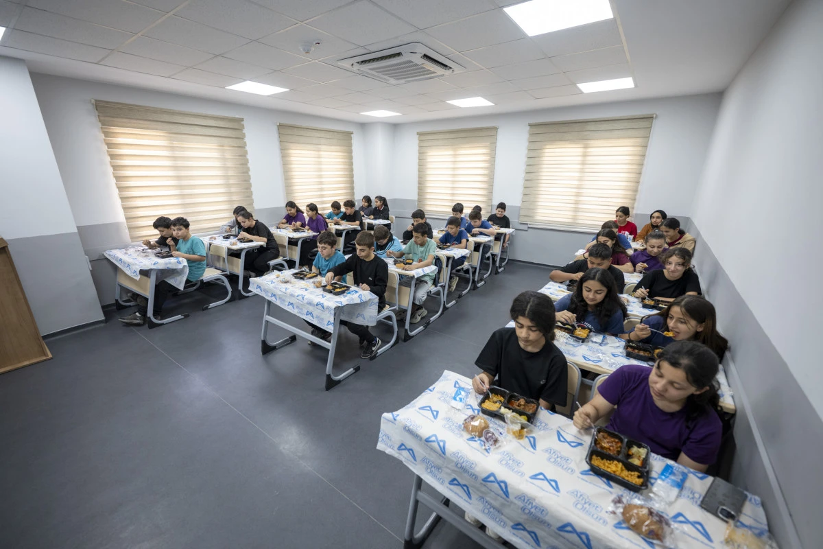 LGS’ye Hazırlanan Öğrencilerin Öğle Yemeği Yine Büyükşehir’den