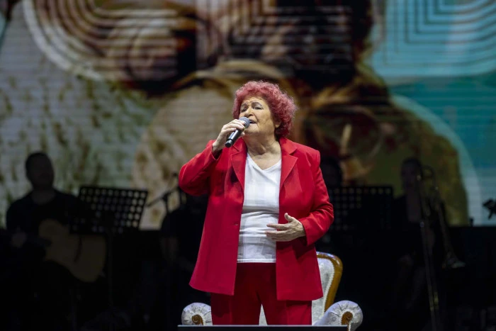 Müziğin Yaşayan Efsanesi Selda Bağcan İle Mersin’de ‘Cumhuriyet’ Coşkusu