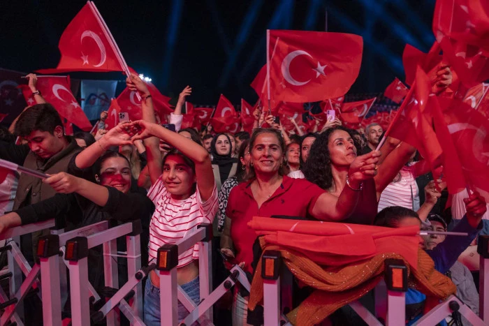 Müziğin Yaşayan Efsanesi Selda Bağcan İle Mersin’de ‘Cumhuriyet’ Coşkusu