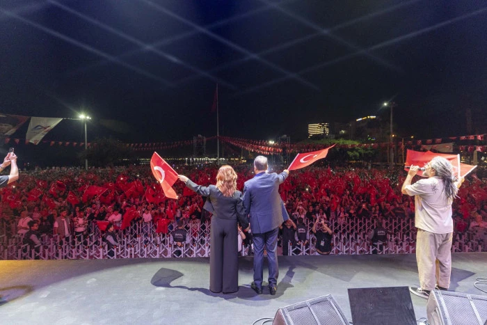 Müziğin Yaşayan Efsanesi Selda Bağcan İle Mersin’de ‘Cumhuriyet’ Coşkusu