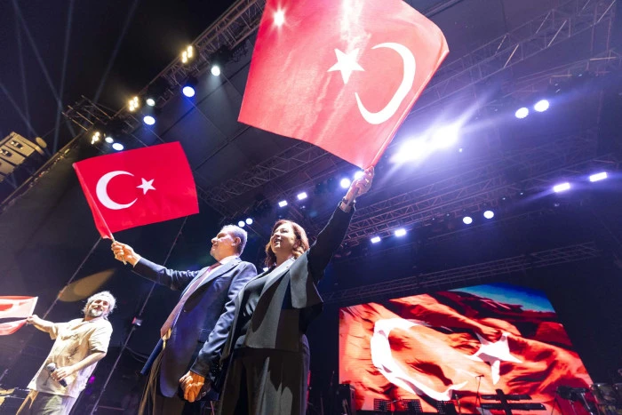 Müziğin Yaşayan Efsanesi Selda Bağcan İle Mersin’de ‘Cumhuriyet’ Coşkusu