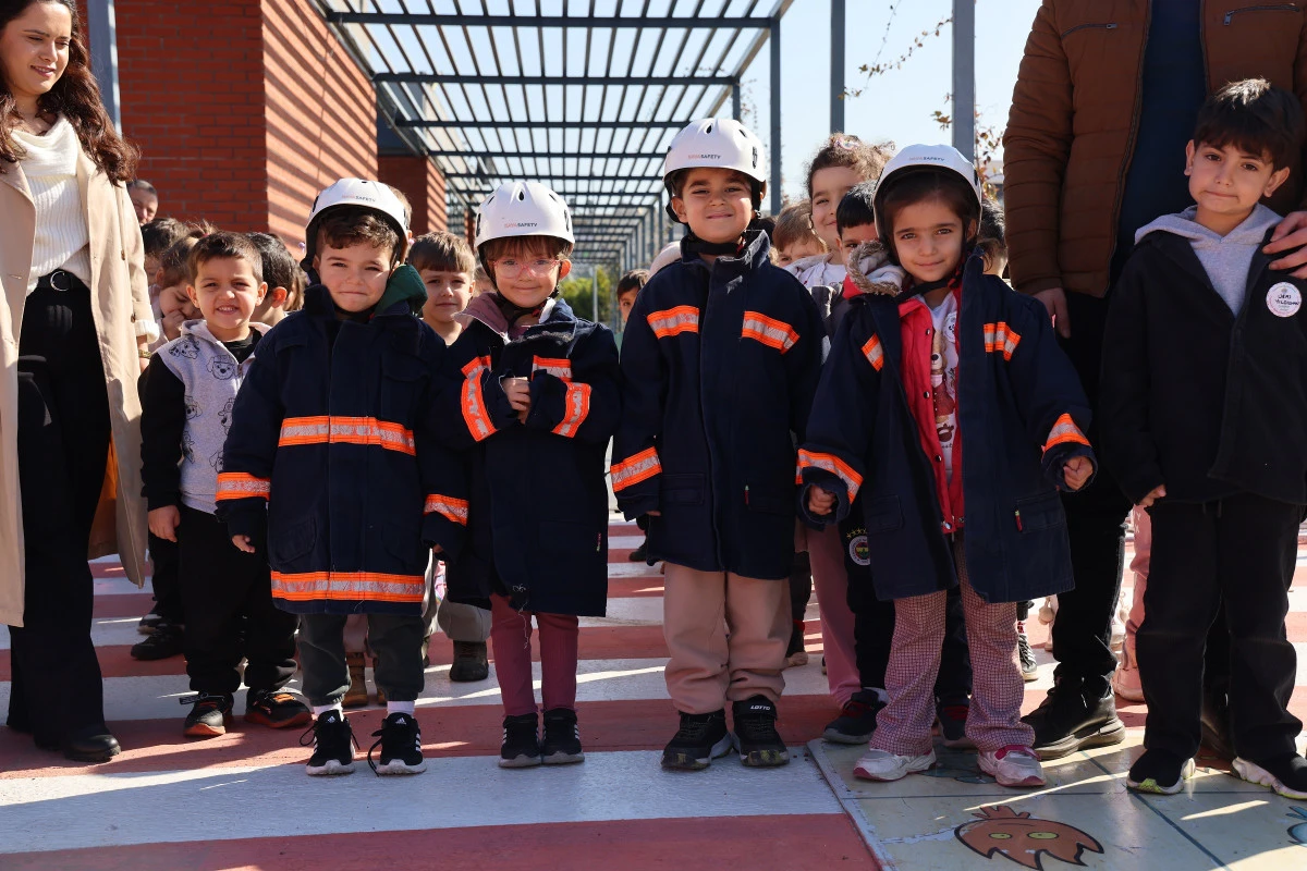 Toroslar&rsquo;ın Minikleri İtfaiyeciliği Yerinde &Ouml;ğrendi