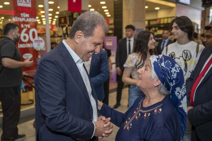 Başkan Seçer, Tarsus'ta Vatandaşlarla Bayramlaştı