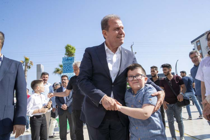 Başkan Seçer, Tarsus'ta Vatandaşlarla Bayramlaştı